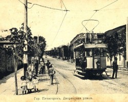 является одним из старейших